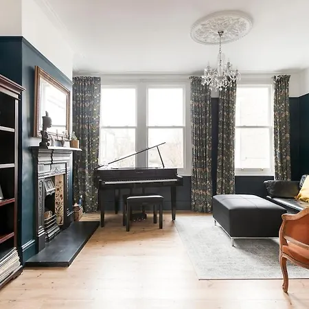 2 Bed Luxury Victorian Apartment In Zone 1